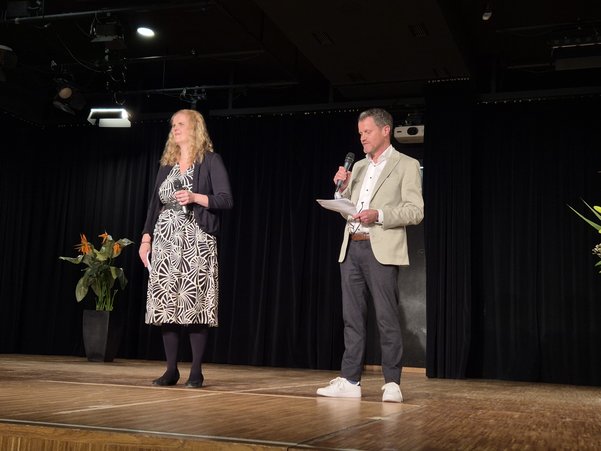 Lisa Uecker und Prof. Dr. Marcus Hußmann führten durch den Abend.