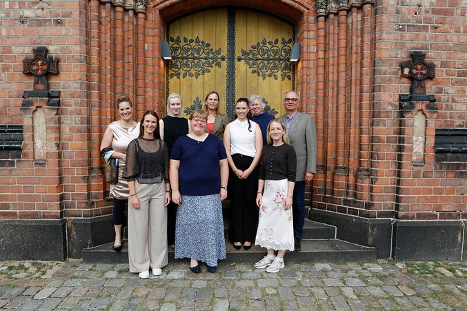 In Schwerin wurden fünf Absolventinnen der Hochschule als Diakoninnen der Nordkirche eingesegnet.