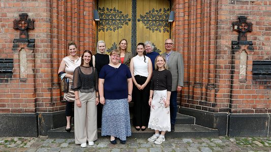 In Schwerin wurden fünf Absolventinnen der Hochschule als Diakoninnen der Nordkirche eingesegnet.