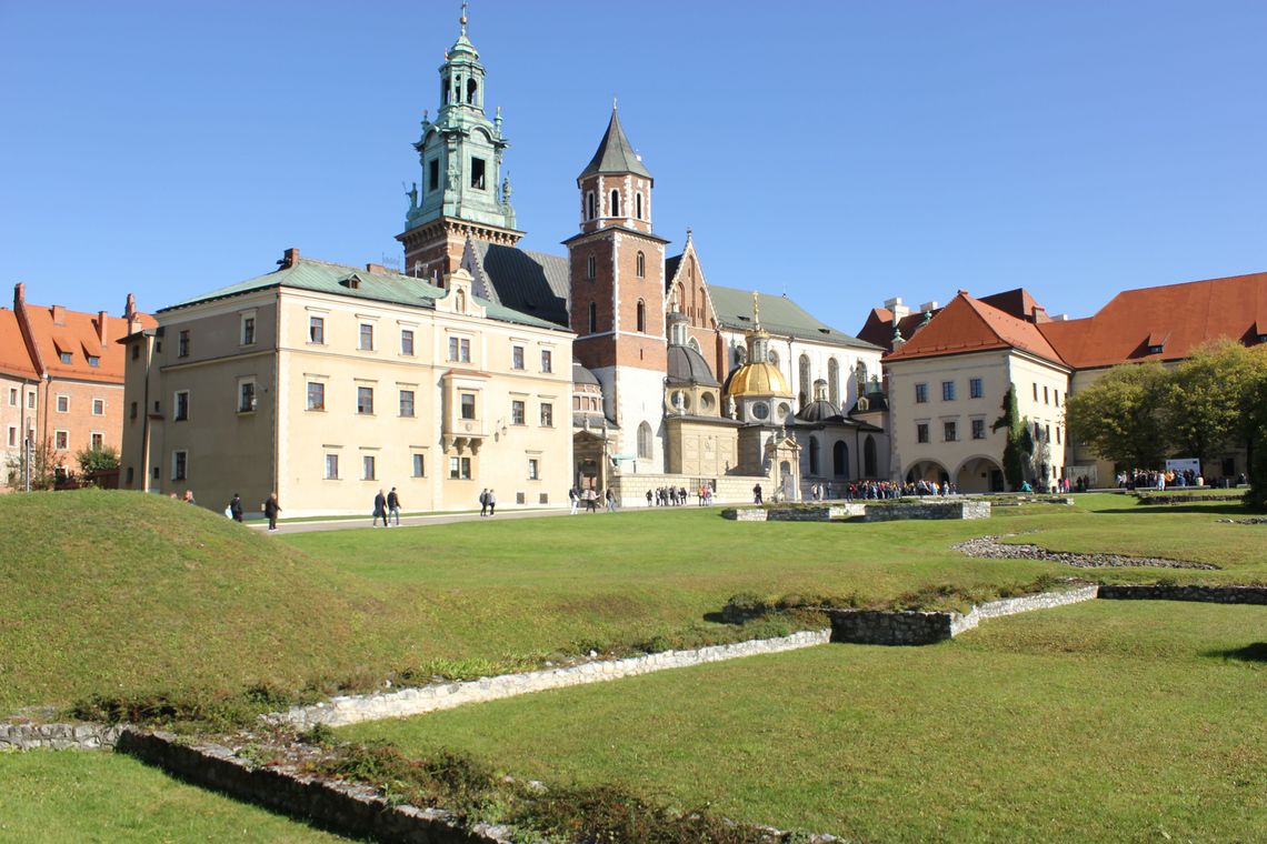 Krakau: Ein Blick auf den Hügel Wawel in Krakaus Altstast. Auf der Burganlage befindet sich die ehemalige Residenz der polnischen Könige sowie der Krakauer Kathedrale